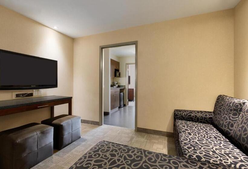 Люкс Кровать Кинг, Days Inn By Wyndham Regina Airport West