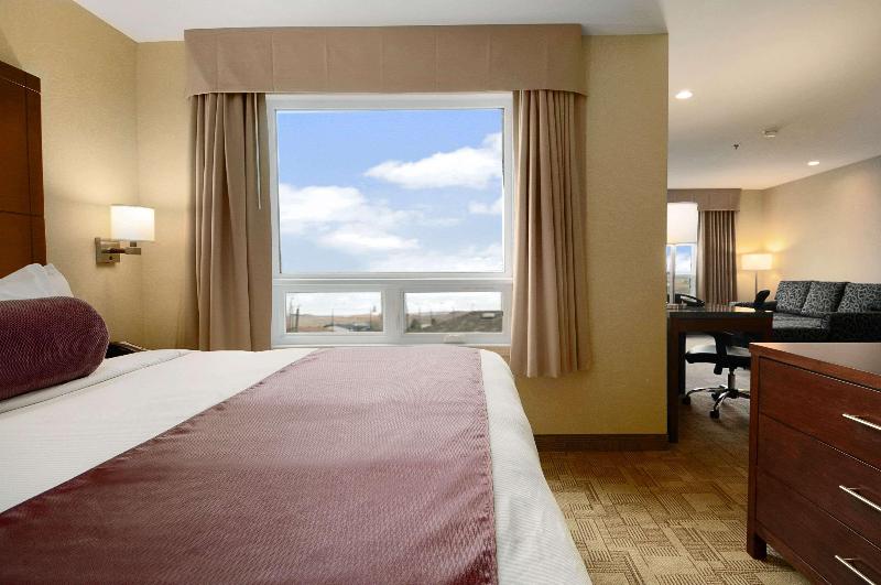 Люкс Кровать Кинг, Days Inn By Wyndham Regina Airport West