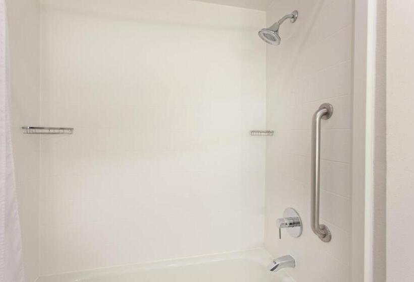 身障者適用キングサイズベッドルーム, Holiday Inn Express & Suites Corona, An Ihg