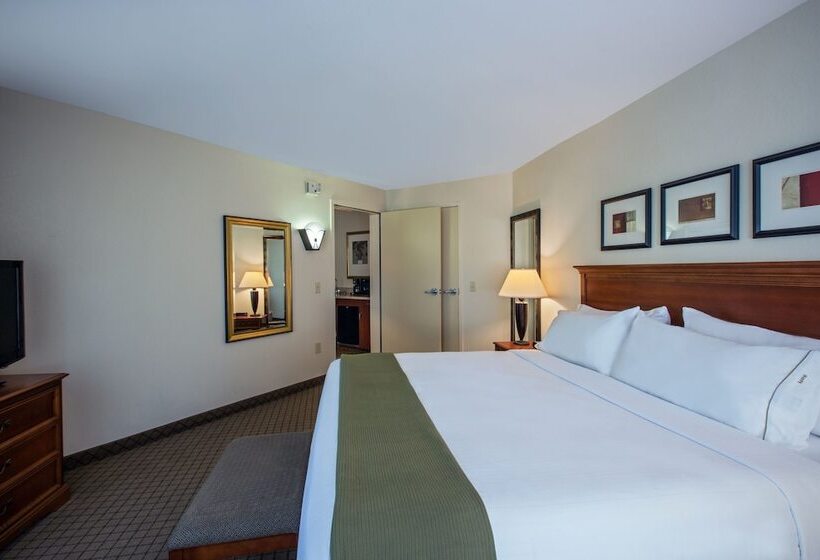 Люкс, Holiday Inn Express Hotel & Suites Jackson   Flowood, An Ihg
