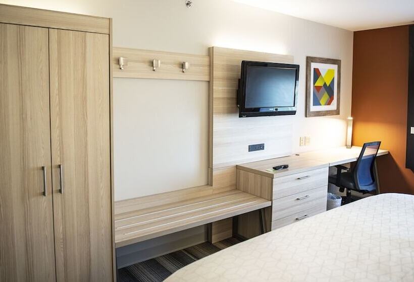 Номер Стандарт, Holiday Inn Express Hotel & Suites Sedalia, An Ihg