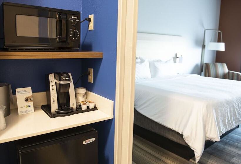 Люкс, Holiday Inn Express Hotel & Suites Sedalia, An Ihg