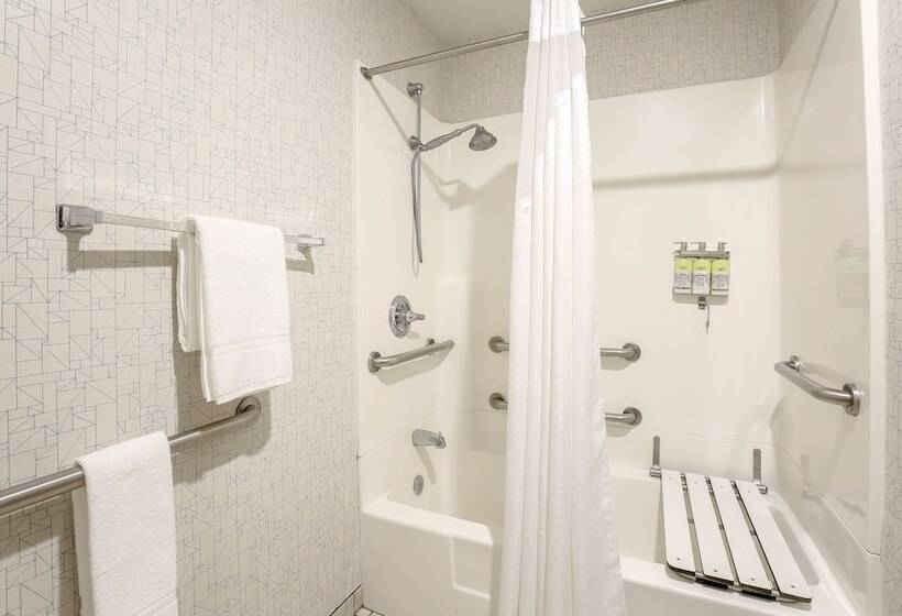 장애인을 위한 스위트, Holiday Inn Express Lancaster, An Ihg