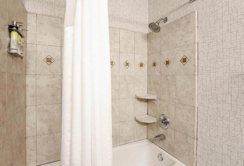 디럭스 스위트 킹 침대, Holiday Inn Express Lancaster, An Ihg