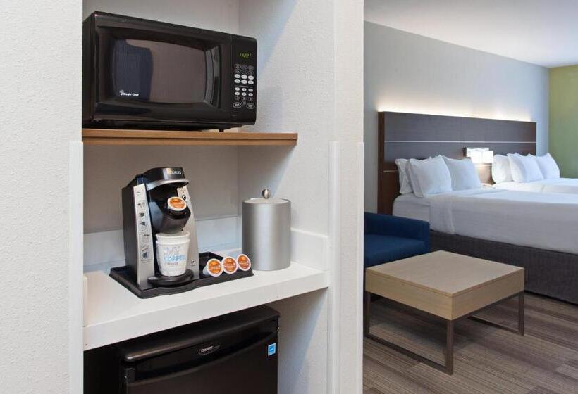 スタンダードスタジオ, Holiday Inn Express & Suites Corona, An Ihg