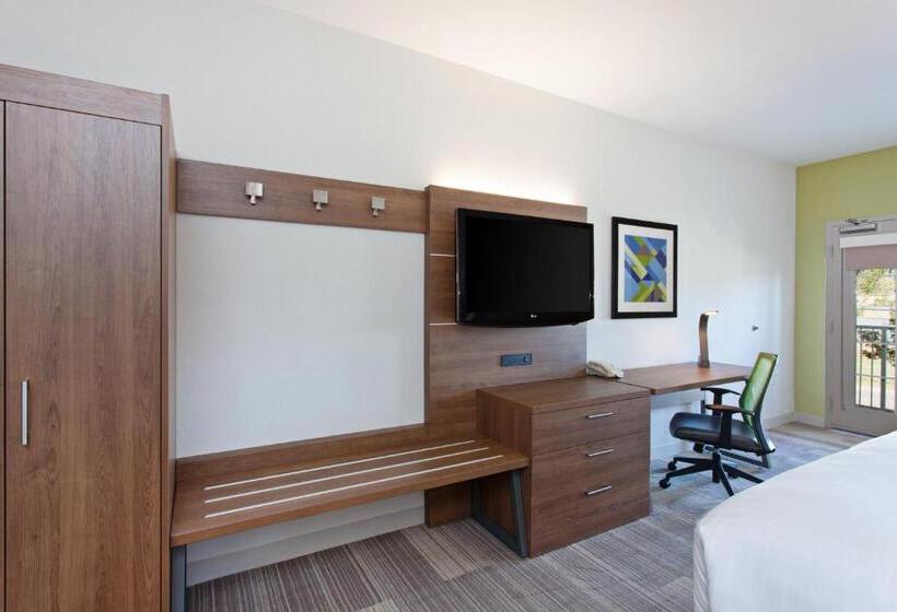 身障者適用スイートルーム, Holiday Inn Express & Suites Corona, An Ihg