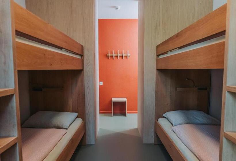 Кровать в Общей Комнате, Montreux Youth Hostel
