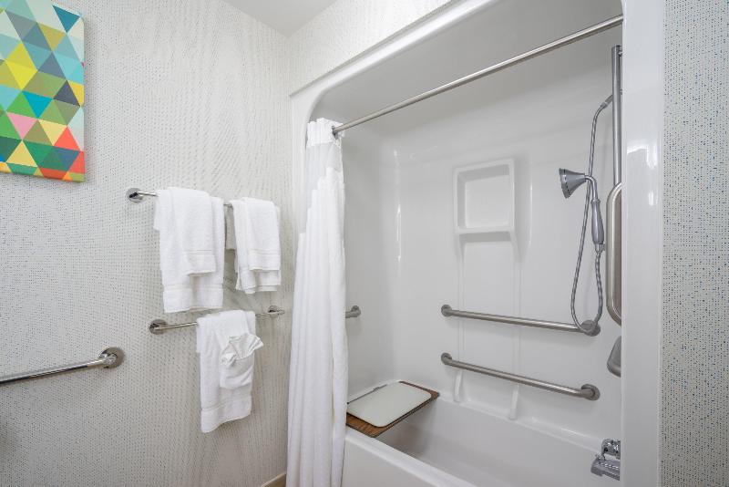 Люкс Адаптированный для Инвалидов, Holiday Inn Express And Suites   Quakertown, An Ihg