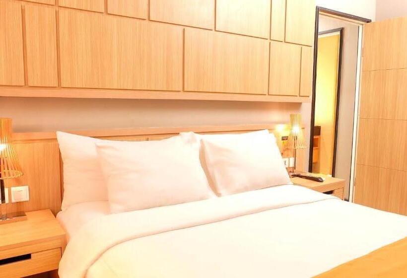 Полулюкс, Golden Tulip Balikpapan Hotel & Suites