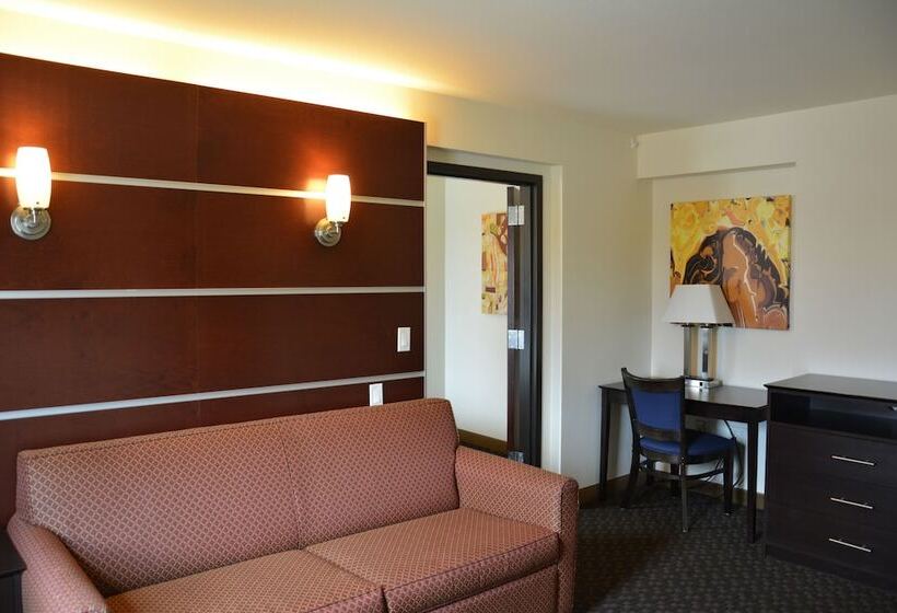 带大床的复式套间, Days Inn & Suites By Wyndham Milwaukee