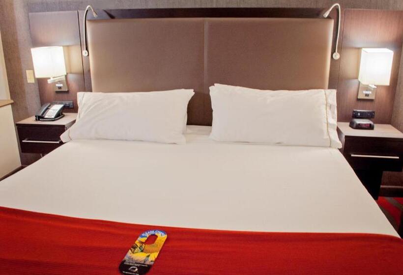 Люкс Адаптированный для Инвалидов, Holiday Inn Express Hotel & Suites Pittsburgh South Side, An Ihg