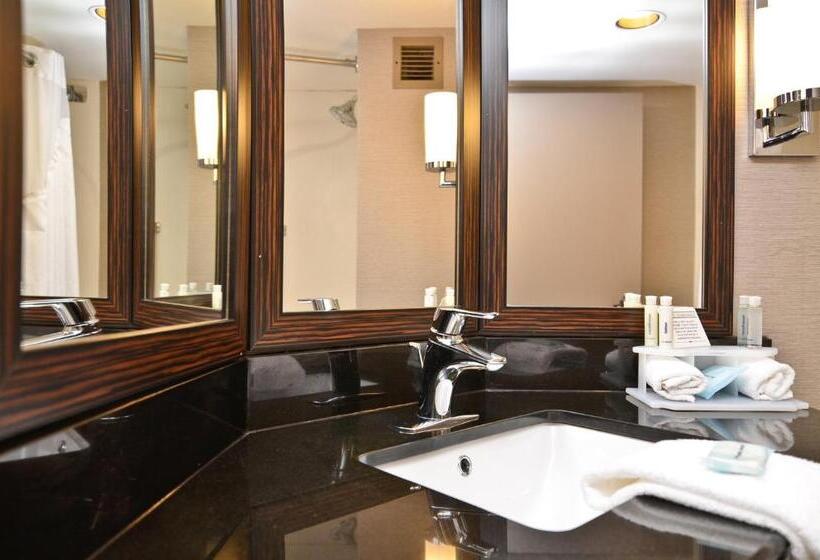장애인을 위한 스탠다드 룸, Holiday Inn Express Burlington, An Ihg