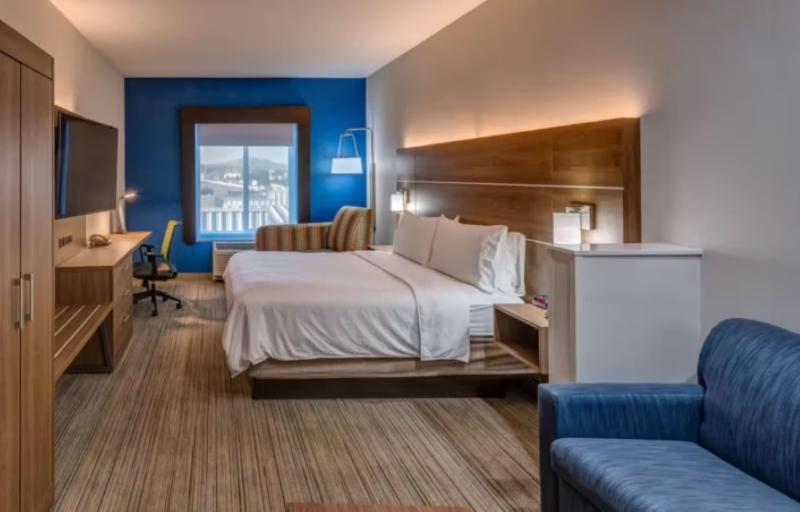 سوئیت با تخت بزرگ, Holiday Inn Express Reno Airport, An Ihg