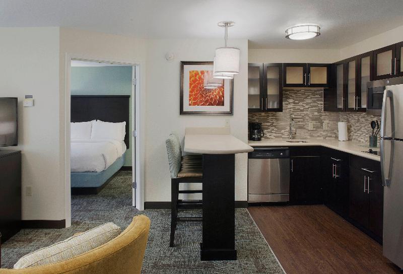 Люкс Кровать Кинг, Staybridge Suites Fayetteville, An Ihg