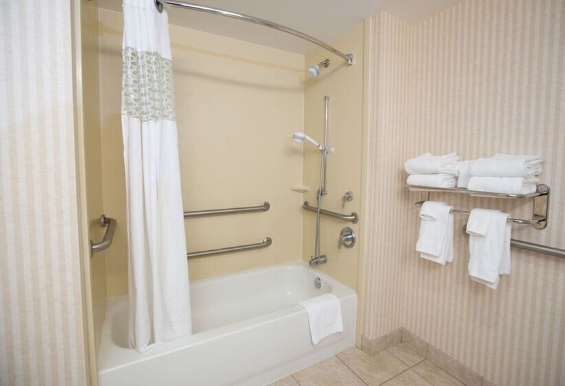 Номер Стандарт, Hampton Inn Raynhamtaunton