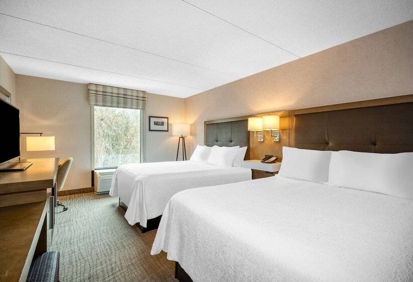 Номер Стандарт, Hampton Inn Raynhamtaunton