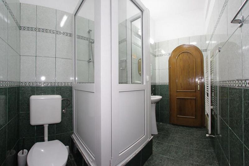 اتاق استاندارد یک تخته با سرویس بهداشتی مشترک, Retro Hostel