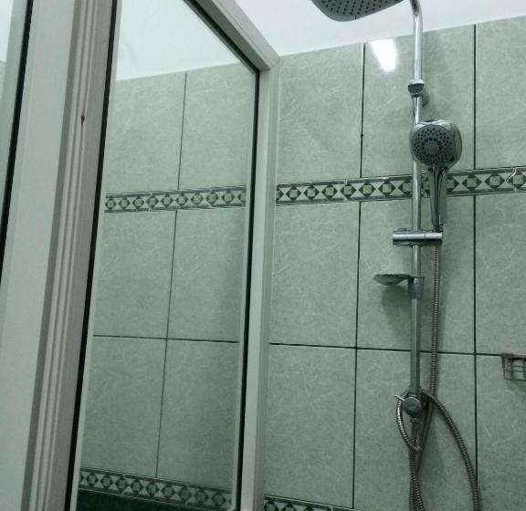 اتاق استاندارد یک تخته با سرویس بهداشتی مشترک, Retro Hostel
