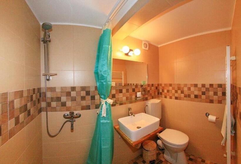 اتاق استاندارد, Retro Hostel