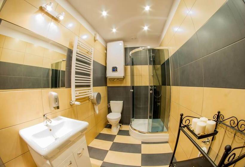 Номер Стандарт Четырехместный Совместный Санузел, Dizzy Daisy Hostel