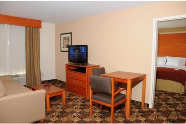 장애인을 위한 스위트, Holiday Inn Express Hotel & Suites Bainbridge, An Ihg
