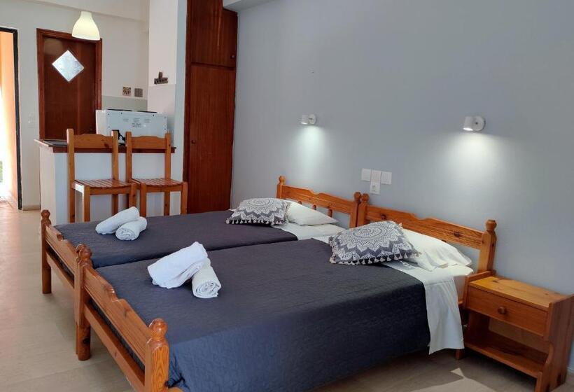 Номер Стандарт Вид на Бассейн, Valentinos Apartments
