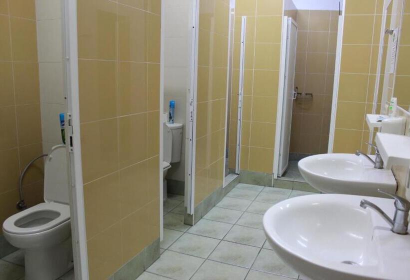 تختخواب در اتاق مشترک, Envoy Hostel & Tours