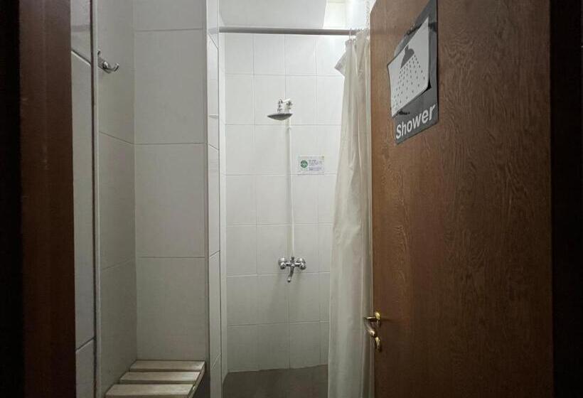 اتاق استاندارد, Envoy Hostel & Tours