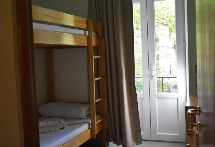 اتاق استاندارد, Envoy Hostel & Tours