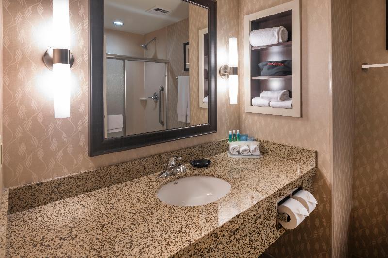 Люкс Кровать Кинг, Holiday Inn Express Hays, An Ihg