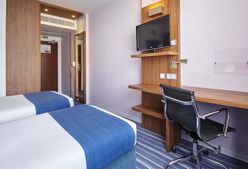 Номер Стандарт, Holiday Inn Express Lisbon Alfragide, An Ihg
