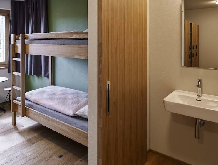 اتاق استاندارد چهارنفره با سرویس بهداشتی مشترک, Schaanvaduz Youth Hostel