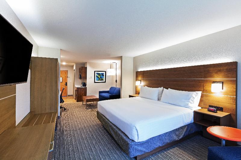 Люкс Кровать Кинг, Holiday Inn Express & Suites Tulsa S Broken Arrow Hwy 51 By Ihg