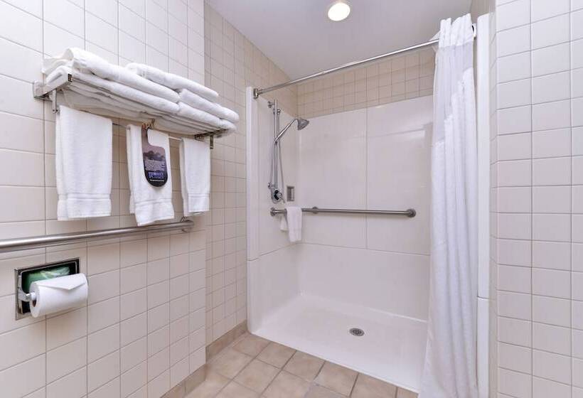 Люкс Адаптированный для Инвалидов, Holiday Inn Express Breezewood, An Ihg