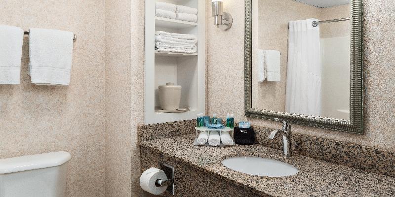 Люкс Кровать Кинг, Holiday Inn Express Grove City   Premium Outlet Mall, An Ihg