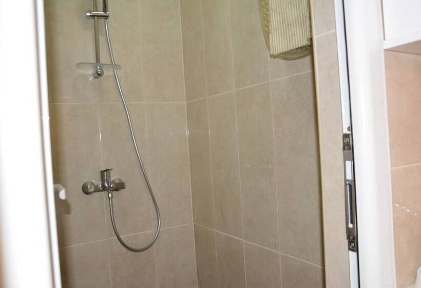 تختخواب در اتاق مشترک, Montenegro Backpackers Home Budva