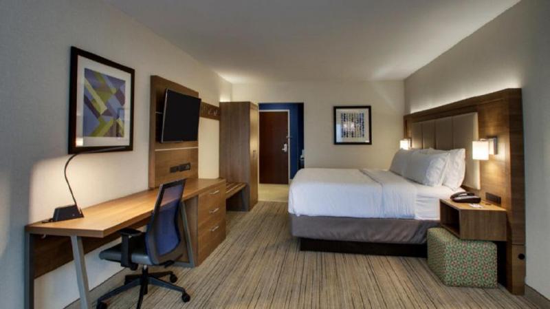 스위트 킹사이즈 침대, Holiday Inn Express Hotel & Suites Mount Pleasant, An Ihg