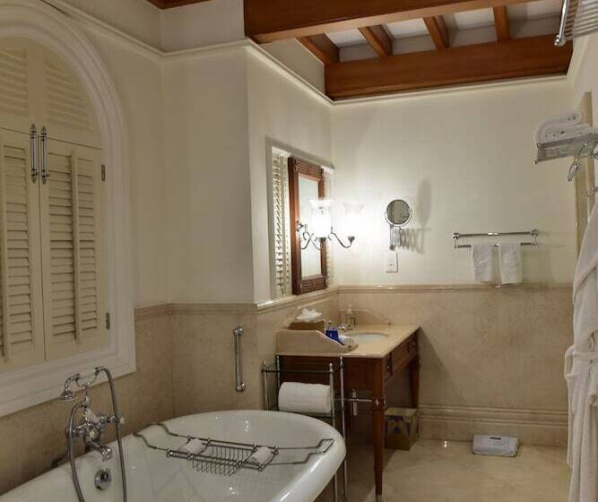 Номер Стандарт Вид на Сад, Taj Falaknuma Palace