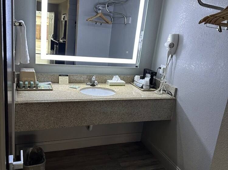 Номер Стандарт, Bestway Inn