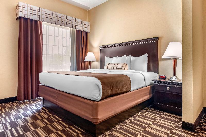 带大床的套房, Best Western Plus Victor Inn & Suites