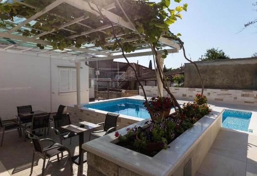 اتاق استاندارد اینتریور, Kusalo Guesthouse