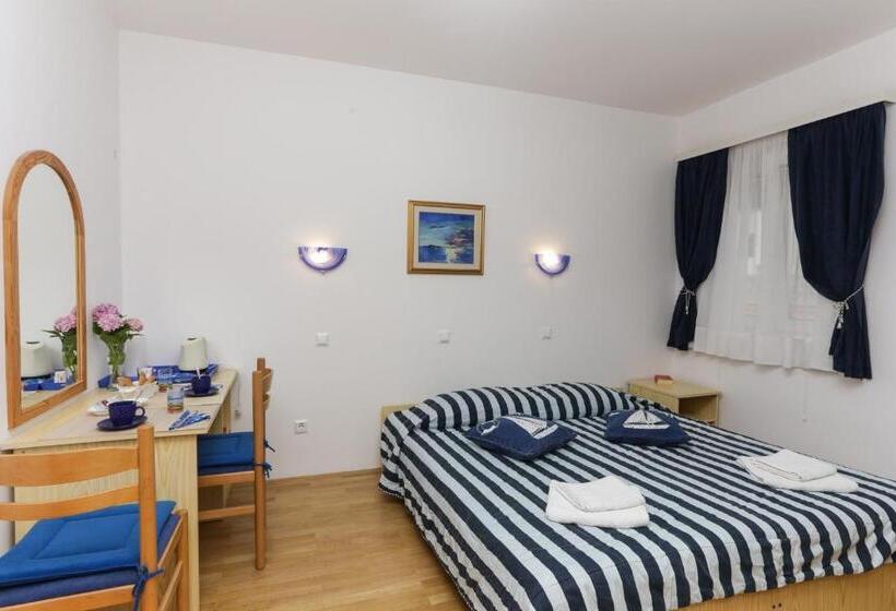 اتاق استاندارد با چشم‌انداز باغ, K Apartments
