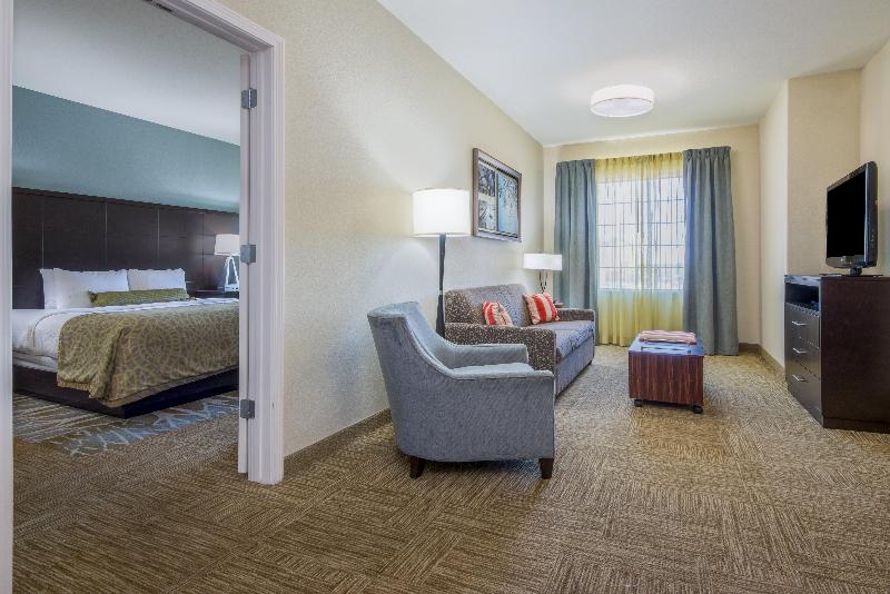 מיטת קינג בסוויטה, Staybridge Suites Amarillo Western Crossing, An Ihg