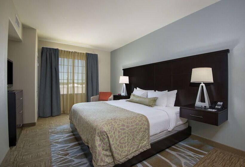 מיטת קינג בסוויטה, Staybridge Suites Amarillo Western Crossing, An Ihg