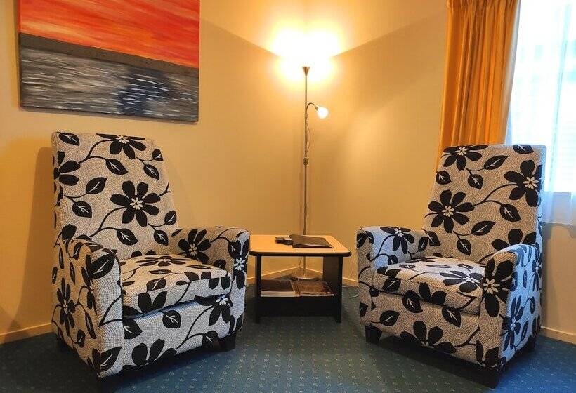 수피리어 스튜디오, Braemar Motor Lodge