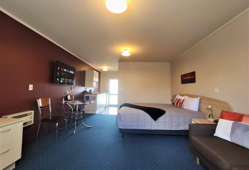 수피리어 스튜디오, Braemar Motor Lodge