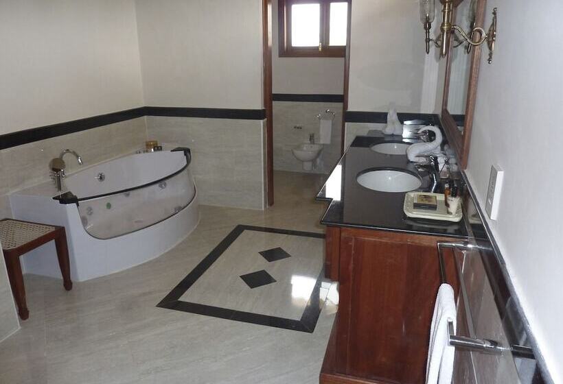 سوییت, Ocean Beach Resort & Spa