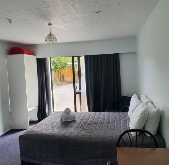 Студио Базик, Ohakune Court Motel