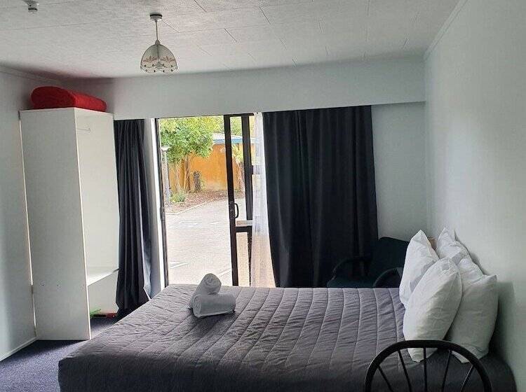 Студия Стандарт, Ohakune Court Motel