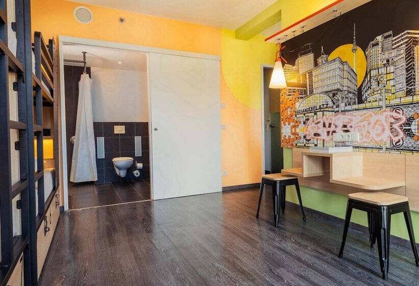 Geteiltes Mehrbettzimmer, Generator Berlin Alexanderplatz